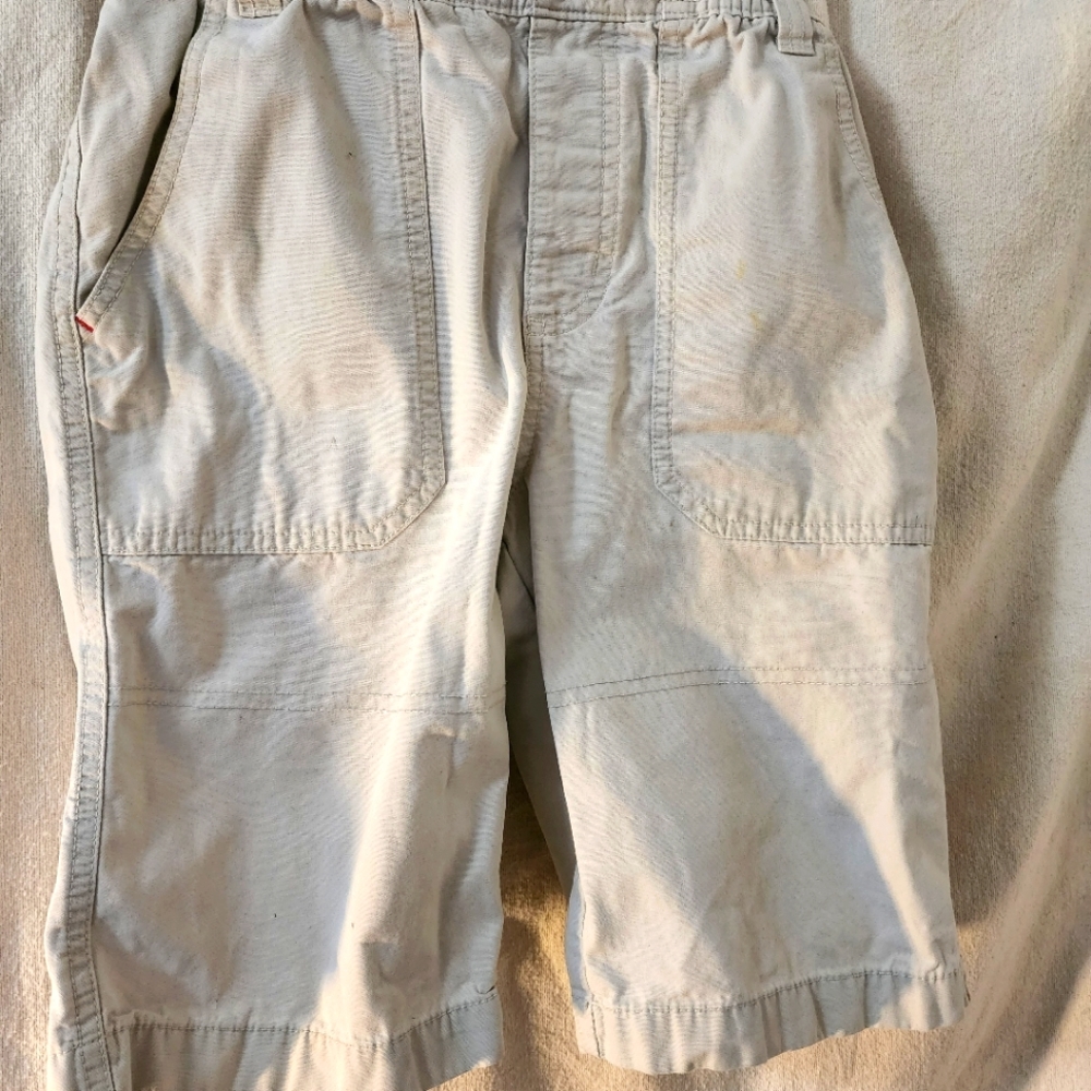 GapKids to the knee Khaki shorts